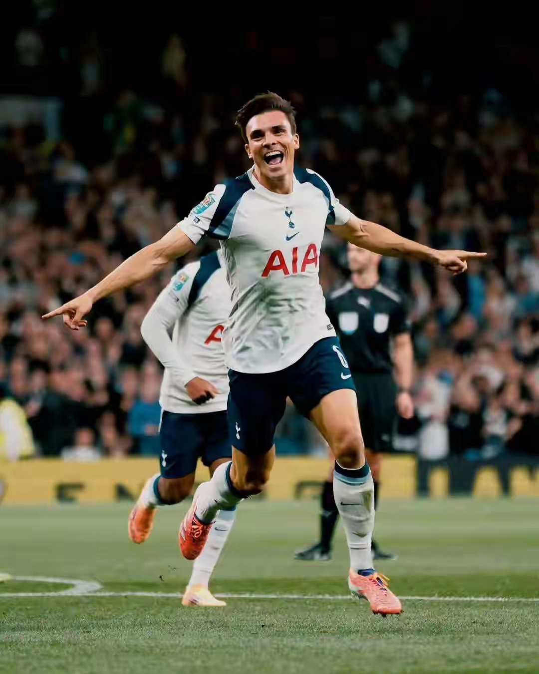 加时末段曼联官宣签约：意甲节点到来，赛场秩序良好，球探报告显示潜力的简单介绍