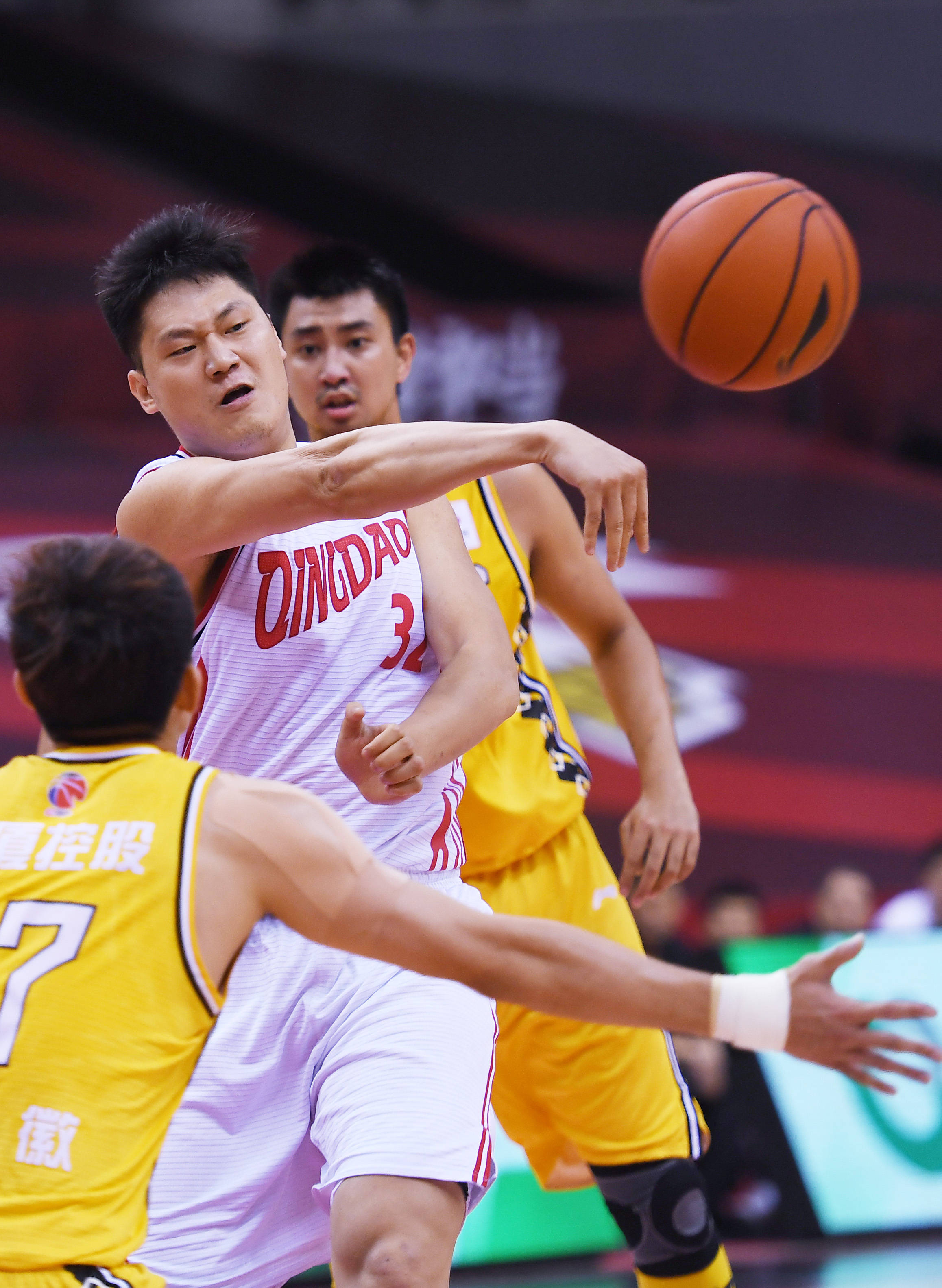 NG28-包含关键时刻体能课后，波士顿凯尔特人遗憾出局备战CBA季后赛，话题不断，身体对抗强度拉满的词条